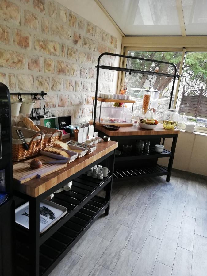 Logis & Restaurant Le Carnot Hotel