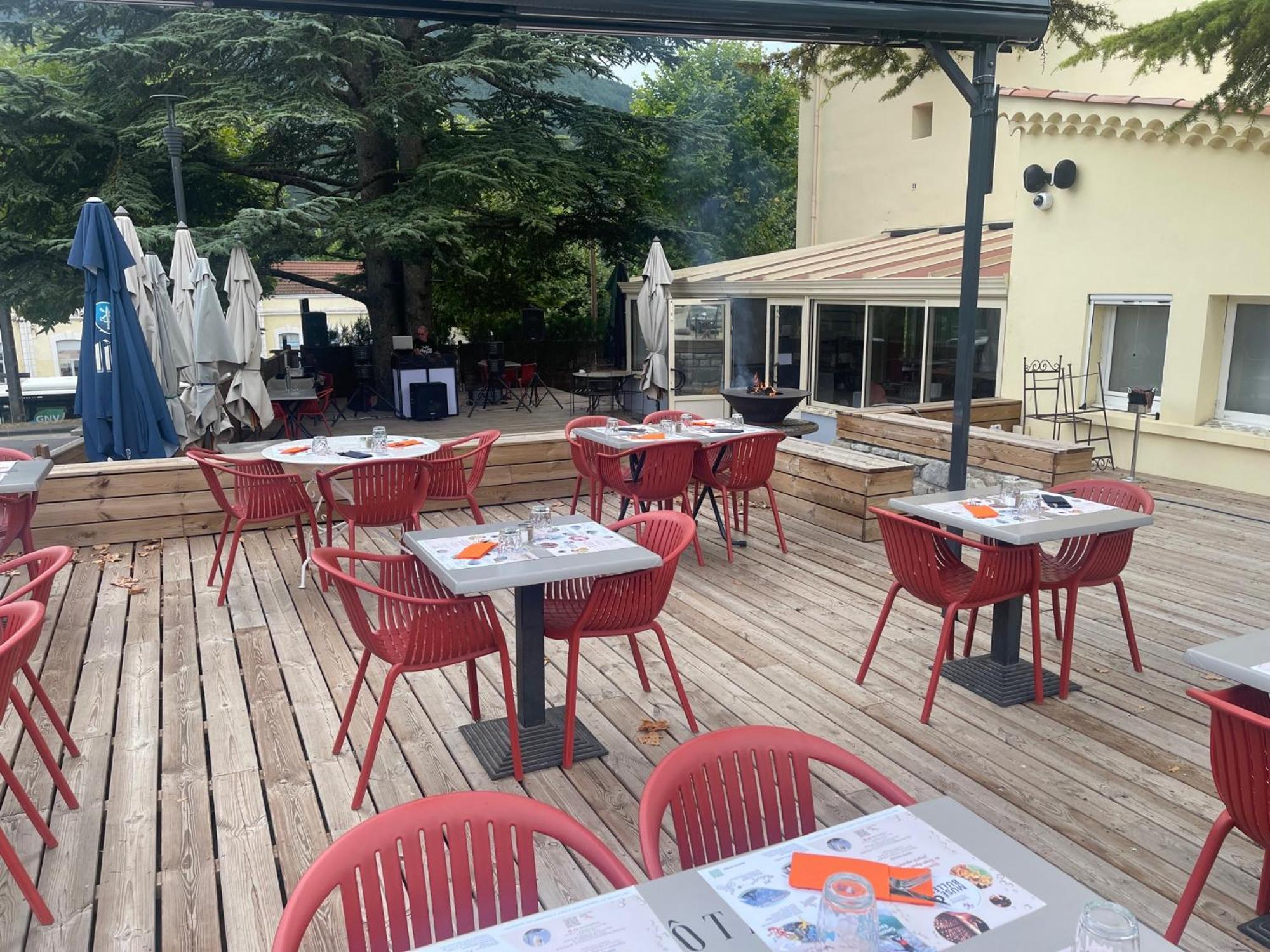 Logis & Restaurant Le Carnot Hotel